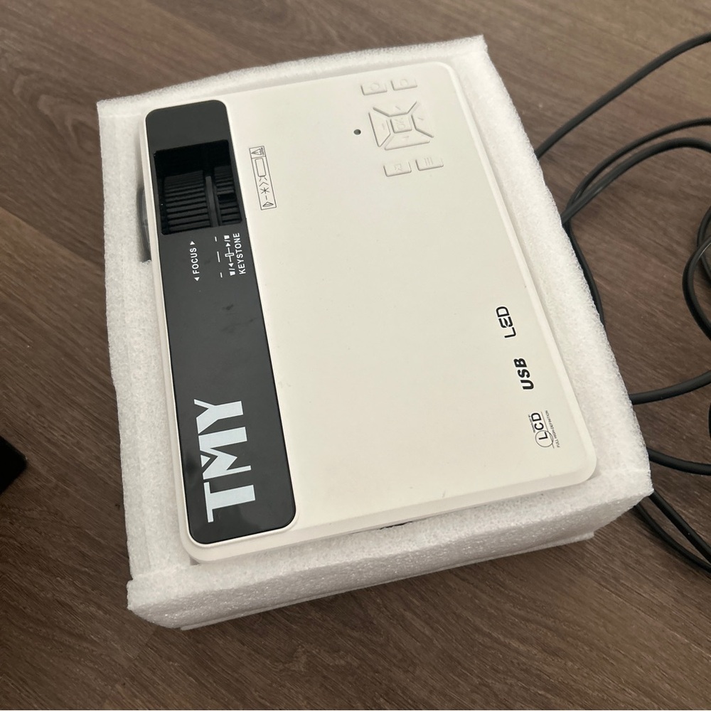 TMY Mini Projector - Picture 9 of 12